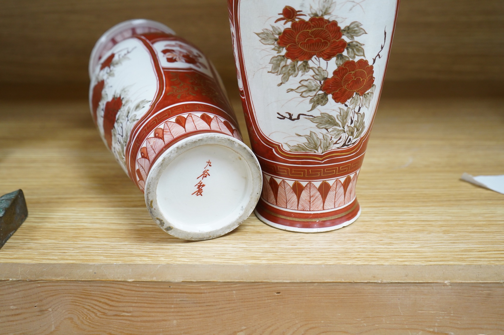 A pair of Japanese Kutani vases, signed, Meiji period (1868-1912), 25cm